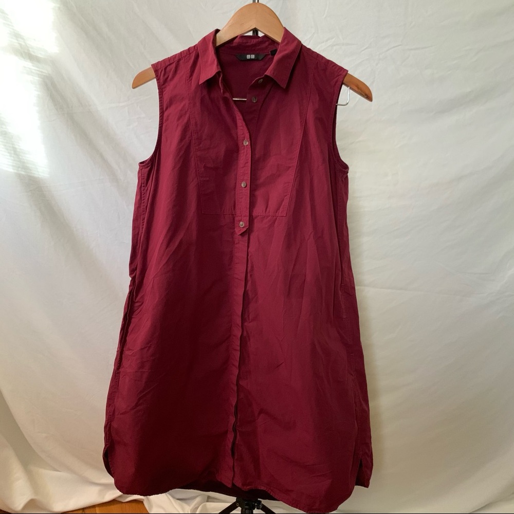 Sleeveless burgundy dress with a collar & pockets